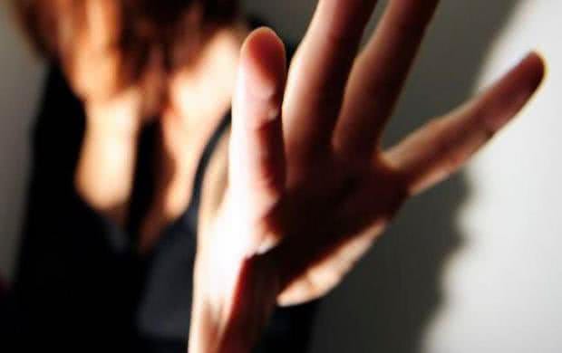 Mulher é estuprada pelo cunhado enquanto dormia na casa da família em MT