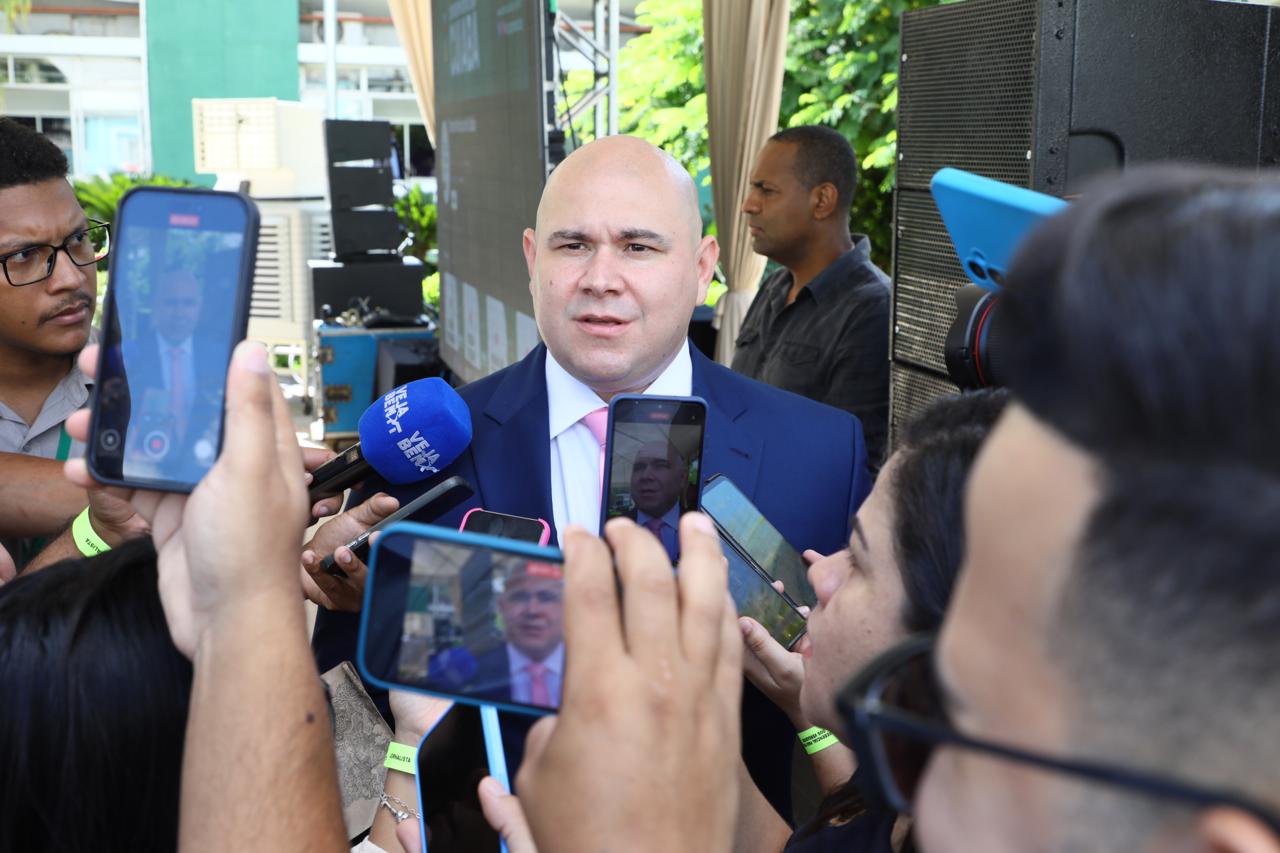 Polêmico e pragmático, Abílio crava 90 dias como chefe do Executivo