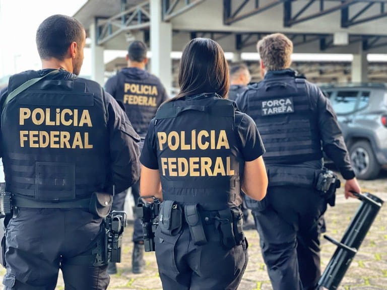 PF deflagra operação contra traficantes após apreensão de caminhão com 800 kg de cocaína