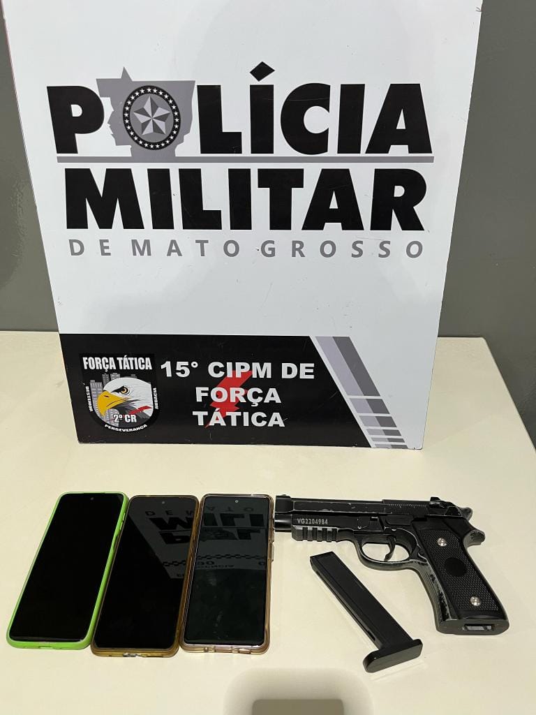 Força Tática prende dois homens por roubo e apreende simulacro de arma de fogo