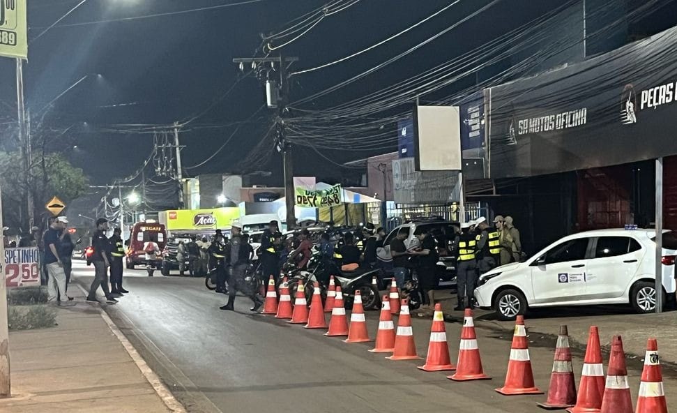 Operação remove 19 motos e flagra 21 condutores sem CNH em avenida de Várzea Grande