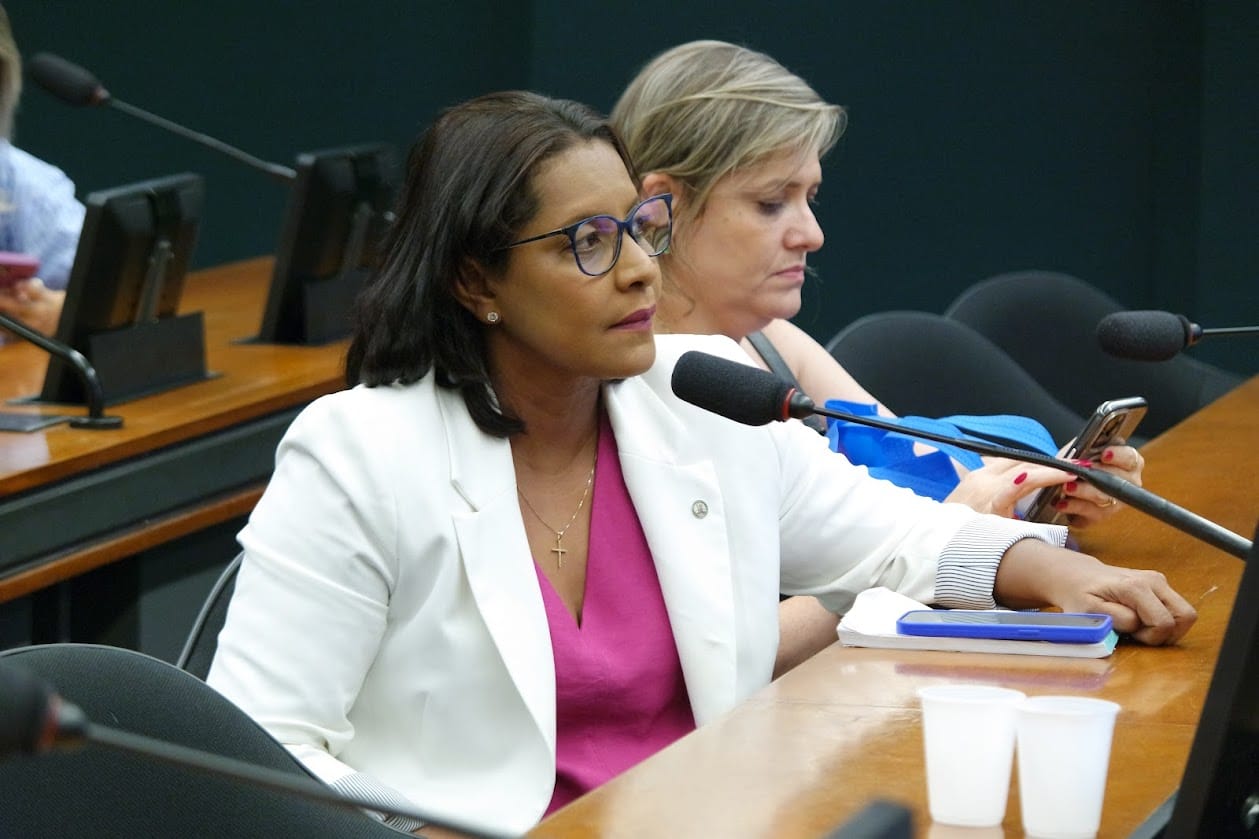 Sob a relatoria de Gisela, Comissão de Defesa do Consumidor proíbe cobrança em cartório de conta de luz