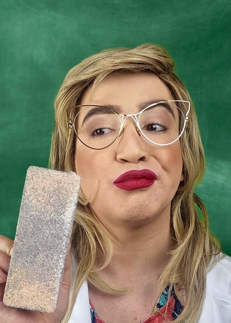 "Professora não é palhaça" traz humor de Eduardo Butakka ao Cine Teatro Cuiabá