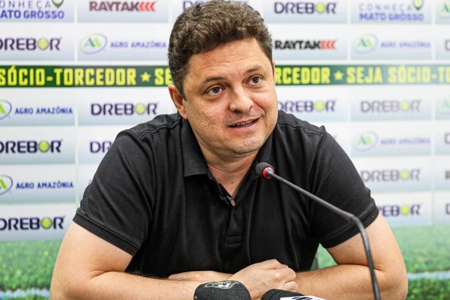 Após parcelamento de dívida, Dresch alerta clubes: "Não negociem com o Corinthians"