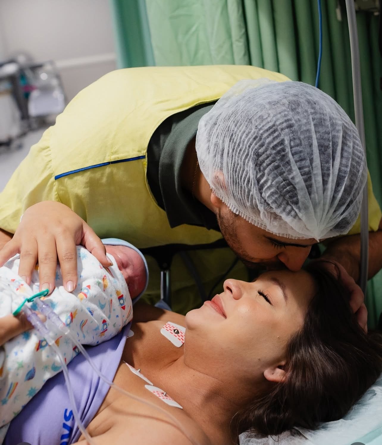 Deputado Emanuelzinho e esposa celebram a chegada de Luís