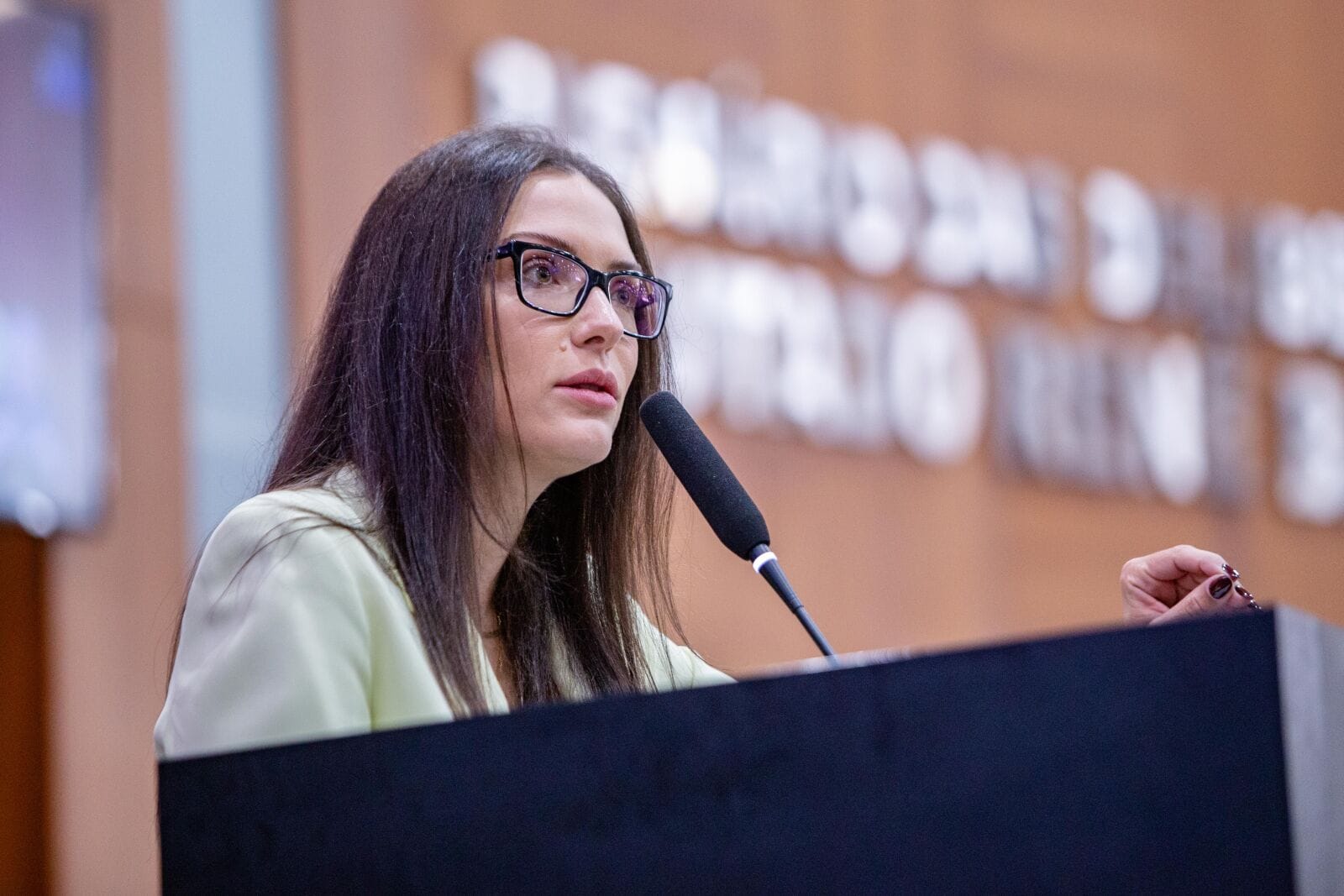Janaina Riva pede desculpas por uso de termo considerado racista durante fala na tribuna da ALMT