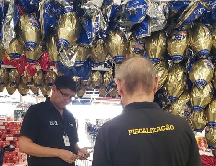 Operação especial fiscaliza chocolates e pescados em Cuiabá e Várzea Grande