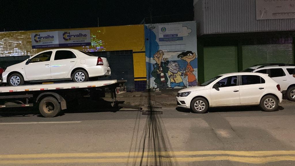 Ação integrada remove veículos irregulares durante fiscalização preventiva em avenida de Cuiabá