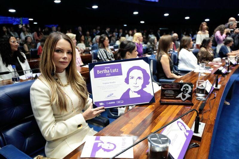 Virginia Mendes se torna referência no Brasil como 1ª-dama e é agraciada no Senado