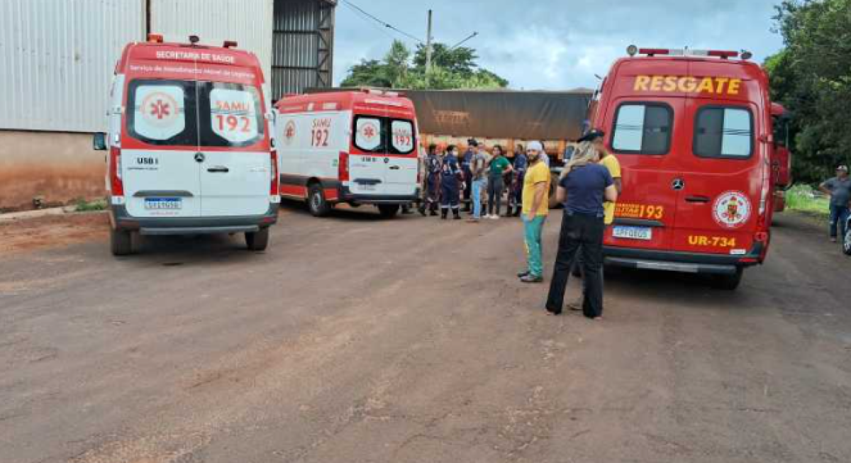 Idoso morre após ser atropelado por carreta que realizava manobra