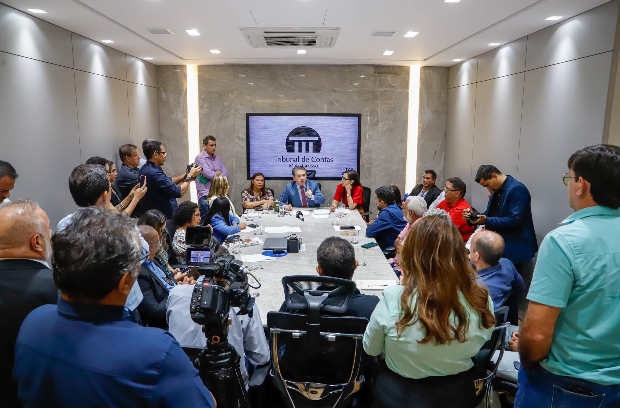 Após reunião com sindicatos, TCE buscará consenso entre governo e servidores sobre RGA