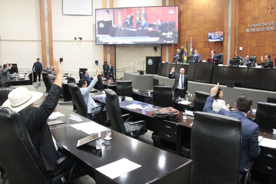 Mesa Diretora protocola ação contra cobrança retroativa de ICMS sobre energia solar