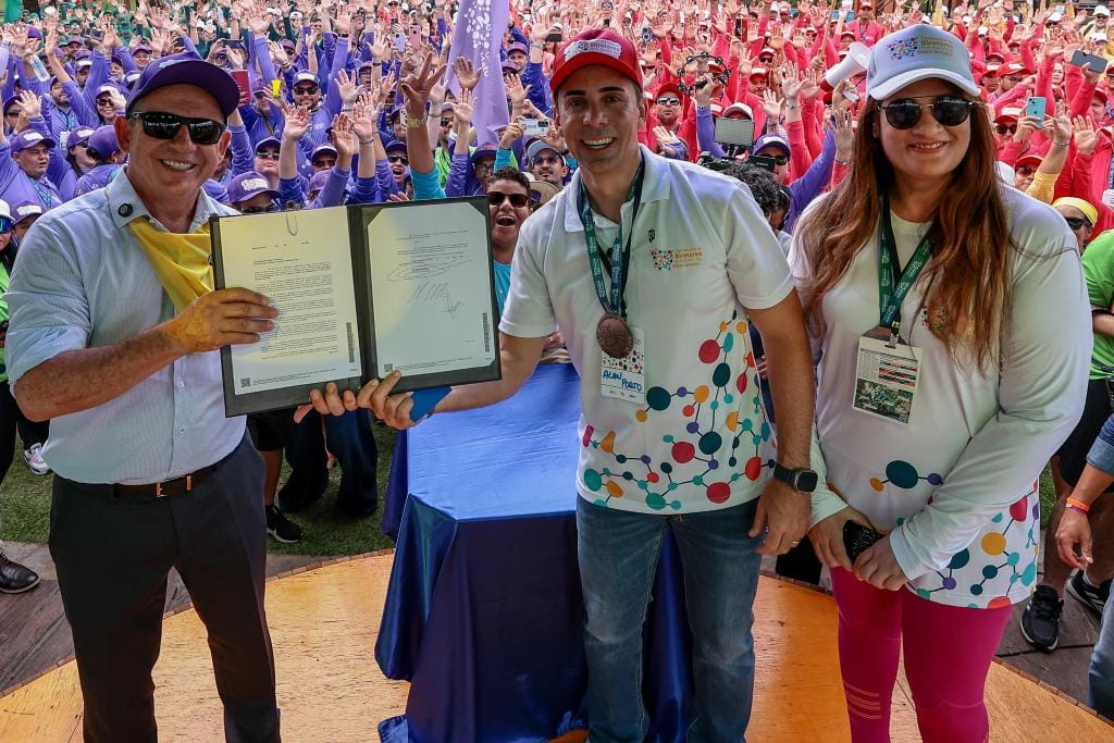 Governador assina edital de concurso público com 1,5 mil vagas para professor efetivo