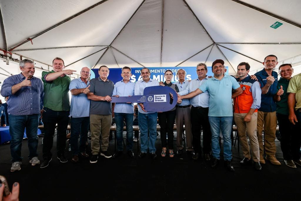 Viaturas e caminhões-pipa entregues pelo Estado vão fortalecer ações de proteção à população