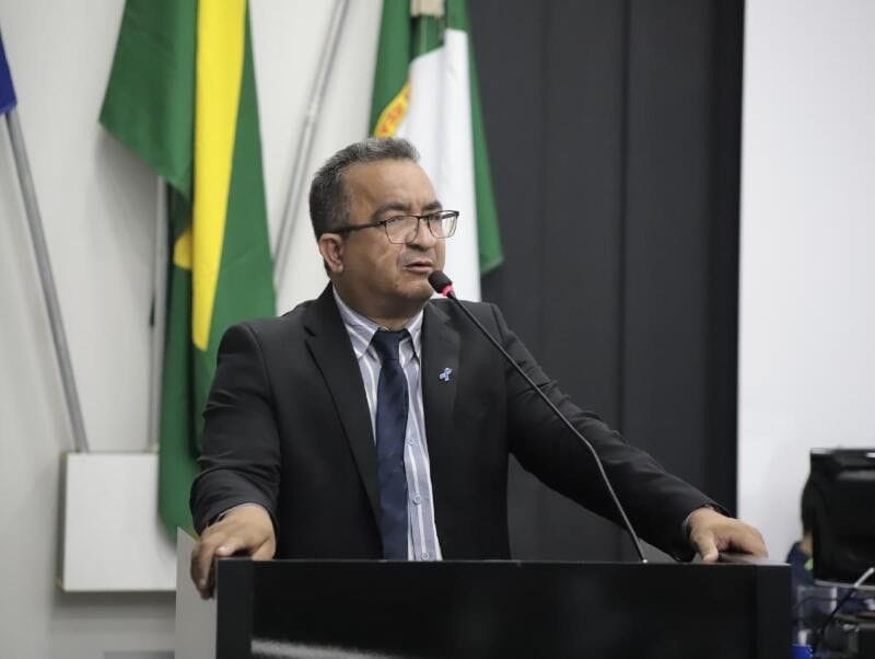 Vereador quer fim da cobrança obrigatória de couvert artístico em bares e restaurantes