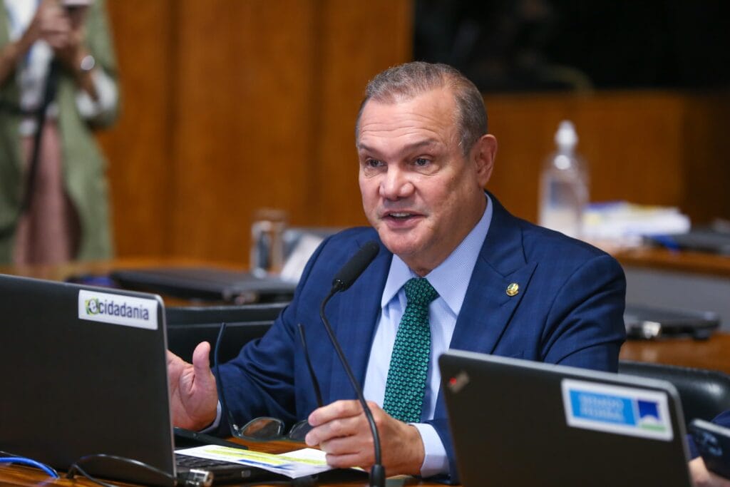 Senador critica intimação de Bolsonaro na UTI: “ultrapassa qualquer limite do razoável”