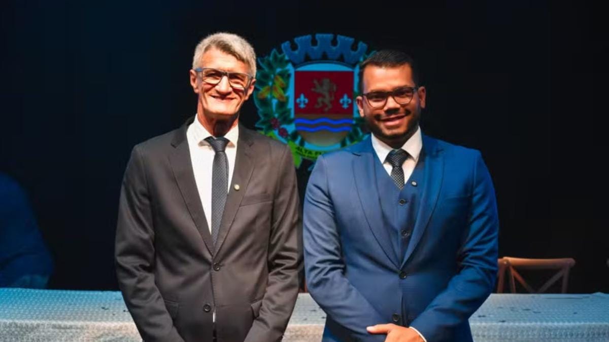 Sem novos elementos, Justiça Eleitoral mantém cassação de prefeito e vice por fraude em campanha