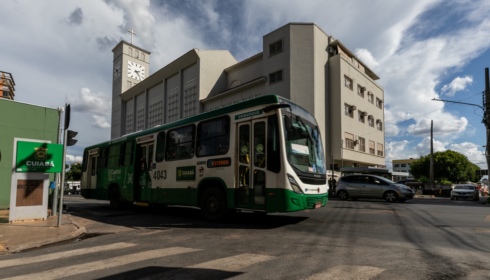Câmara vota hoje projeto que zera tarifa de ônibus aos domingos em Cuiabá