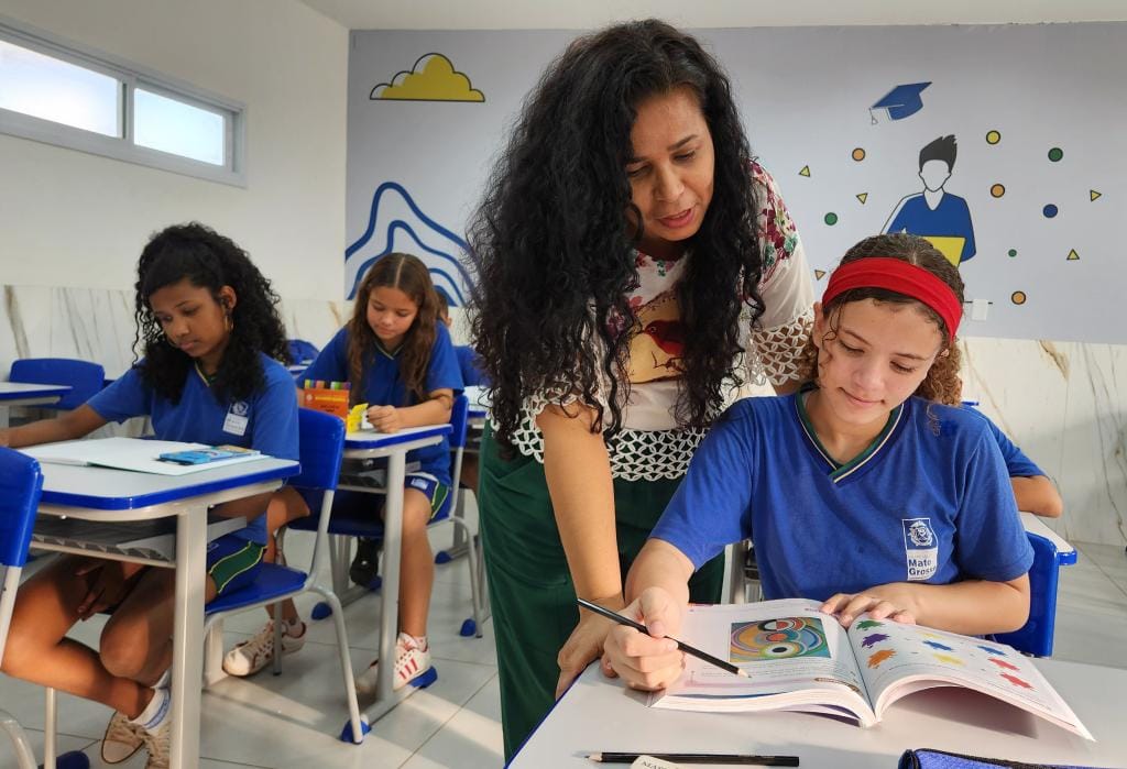 Com salários de até R$ 17 mil, concurso para professor em MT já tem oito mil inscritos