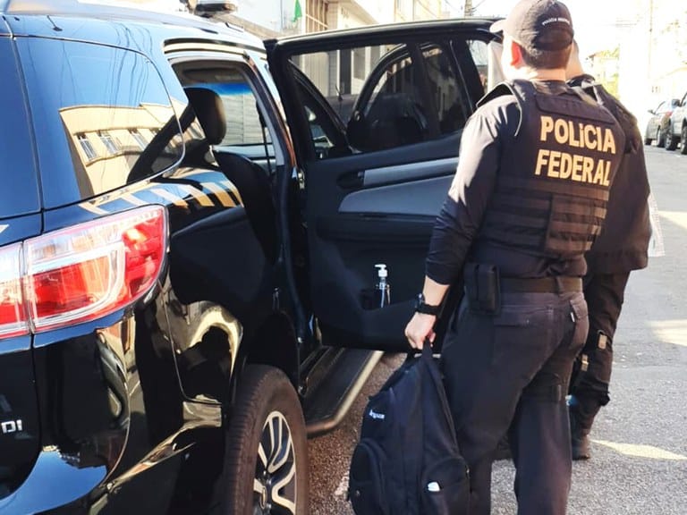 PF derruba esquema milionário de contrabando de cigarros do Paraguai e cumpre mandados em MT