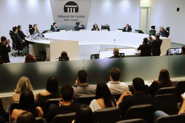 Hospital desvia recursos para cirurgias e TCE determina pagamento direto para empresa