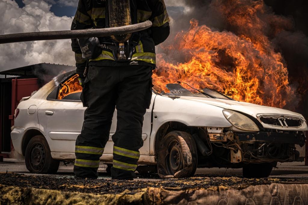 Bombeiros orientam motoristas sobre como agir em incêndios veiculares