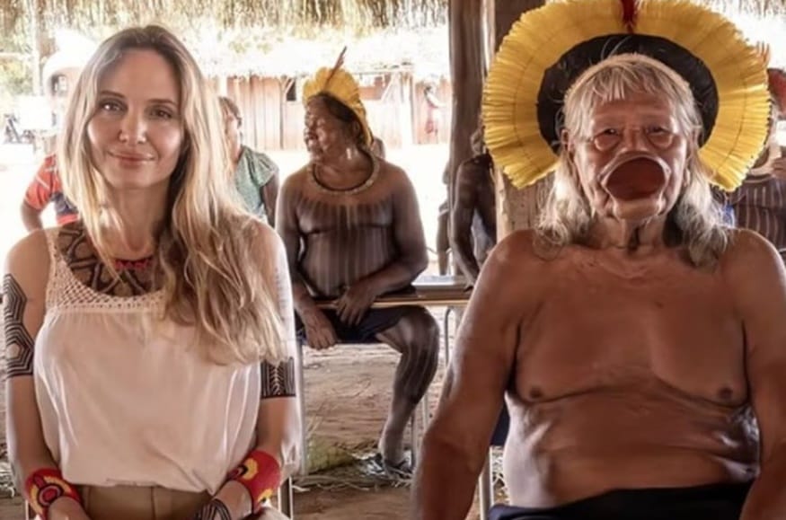Angelina Jolie visita aldeia Piraçu no Xingu e encontra cacique Raoni
