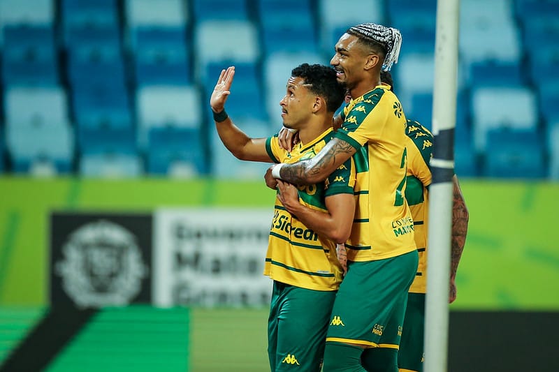 Cuiabá vence o Vila Nova com "Lei do Ex" e encerra sequência negativa no Brasileirão da Série B