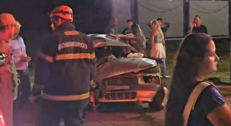 Casal de idosos morre em  grave acidente entre Uno e Duster na BR-070