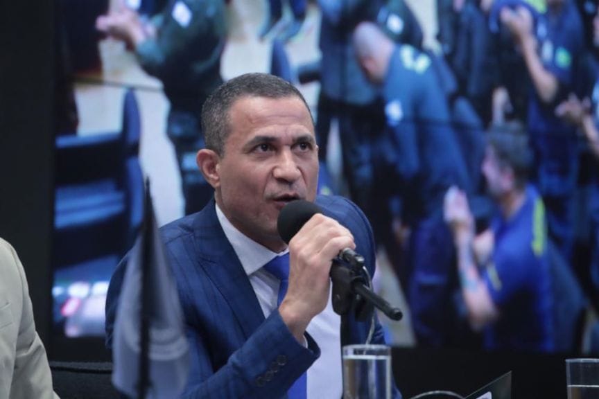 Coronel Assis ‘enquadra’ ministro e cobra posicionamento sobre PEC da Segurança