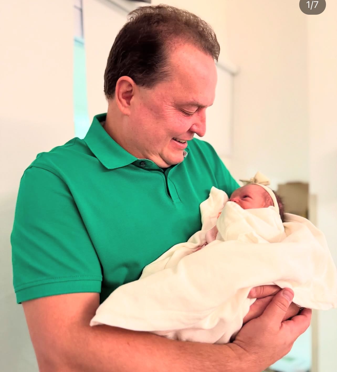 Presidente da AL, deputado Max Russi comemora nascimento da neta