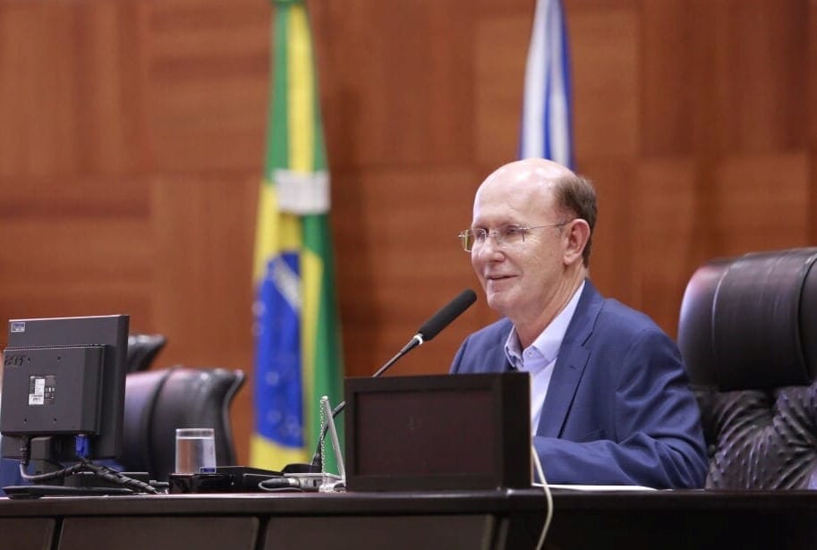 Deputado se esquiva de crise entre secretário e Janaina, mas cobra tratamento igualitário