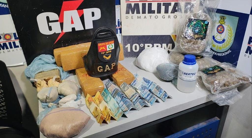 PM apreende maconha e pasta base de cocaína após denúncia de homicídio em Cuiabá
