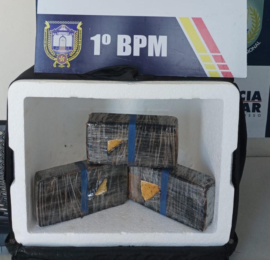 PM prende dois homens por furto a loja e apreende tabletes de cocaína em Cuiabá