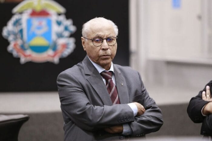 “Não tem fundamento”, diz Júlio Campos sobre convite para Jayme migrar para o MDB