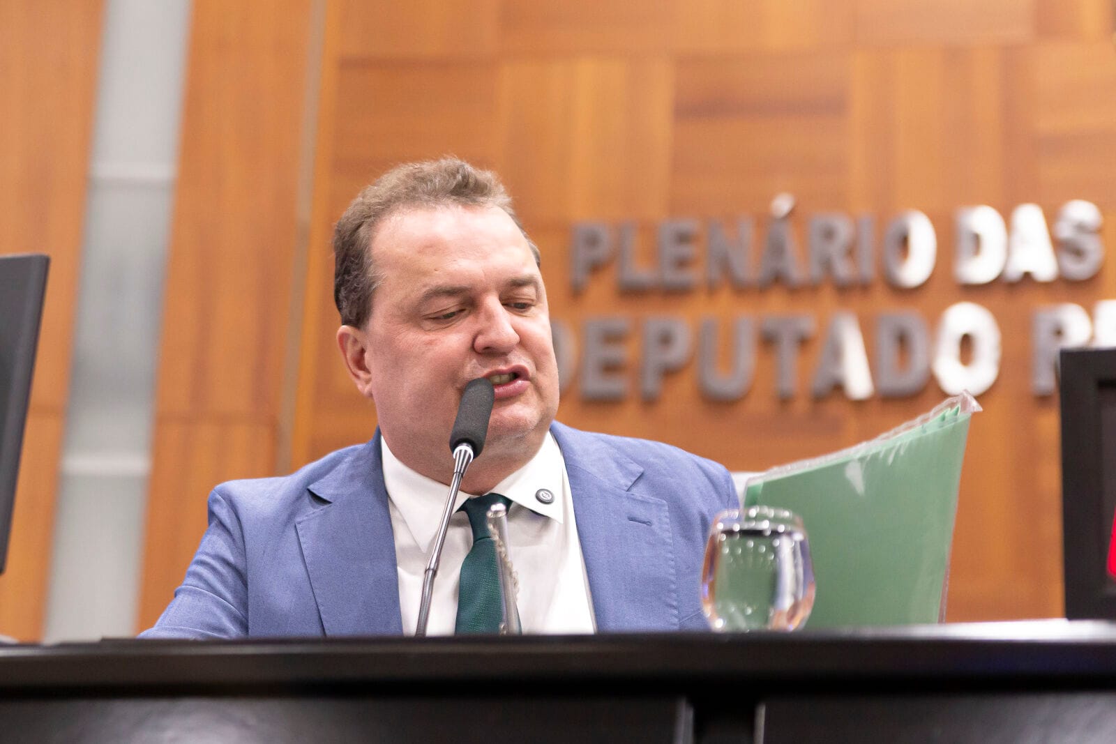 Max promete demissão de procurador da ALMT preso por cárcere e ameaça a menor de 16 anos