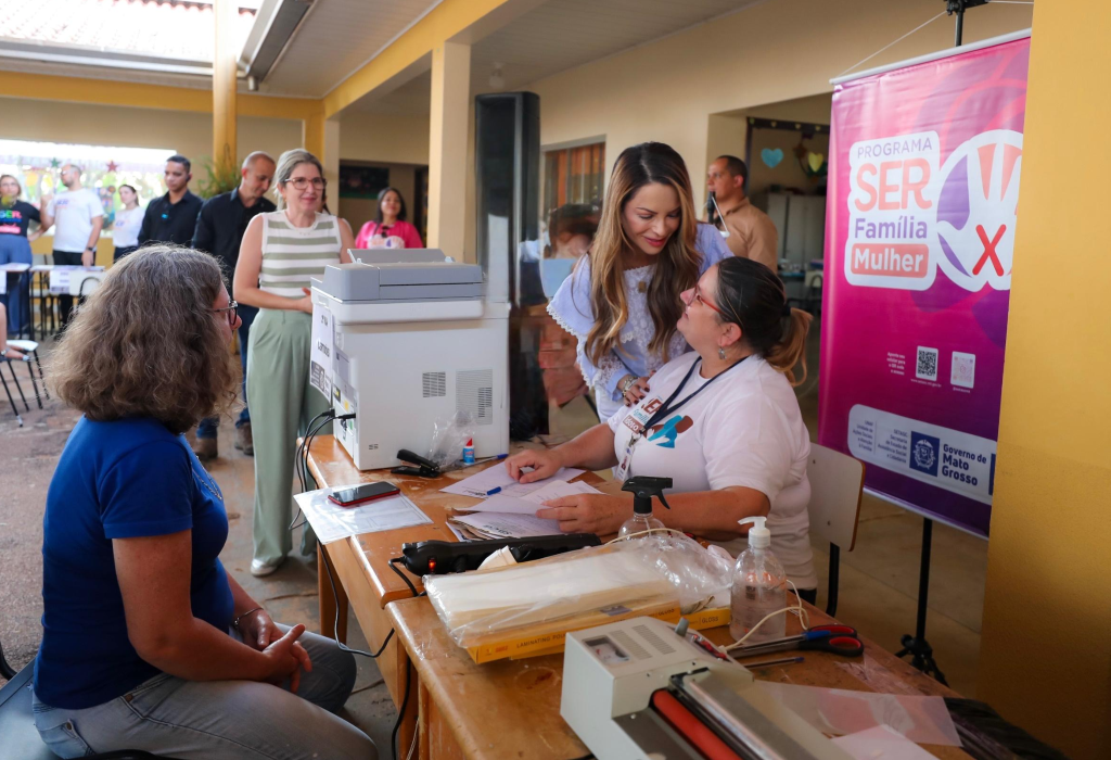 Primeira-dama de MT participa do Mutirão da Cidadania e inauguração de escola