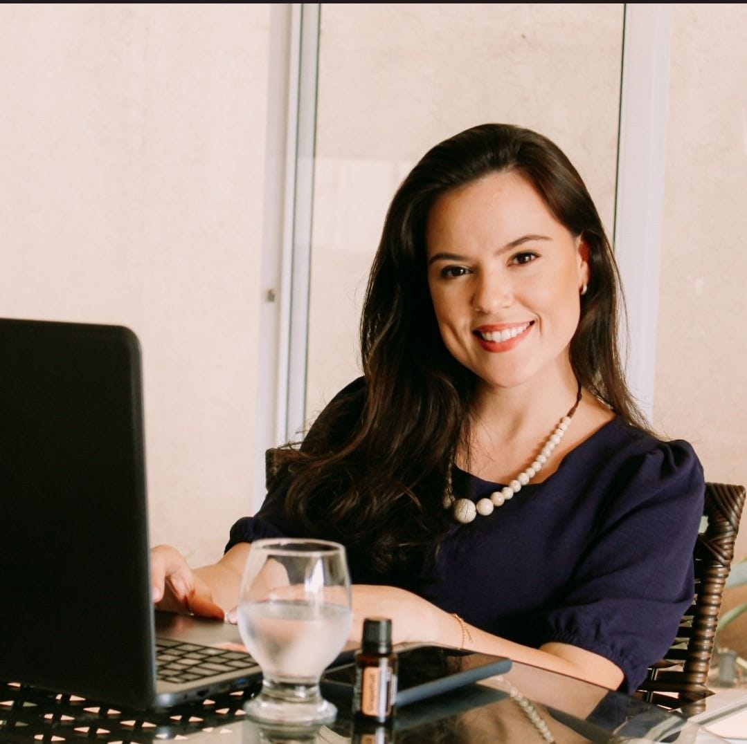 Mãe, mulher e essência: um olhar terapêutico sobre o cuidado de quem cuida