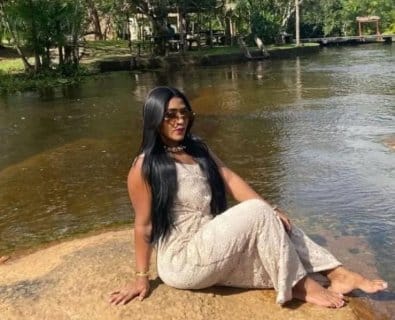 Mulher é morta a facadas por ex-companheira dentro de sorveteria em MT; veja vídeo