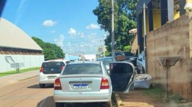 Homem é encontrado morto dentro de carro estacionado em Várzea Grande