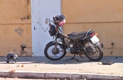 Motociclista morre após desrespeitar preferencial e colidir de frente com caminhonete