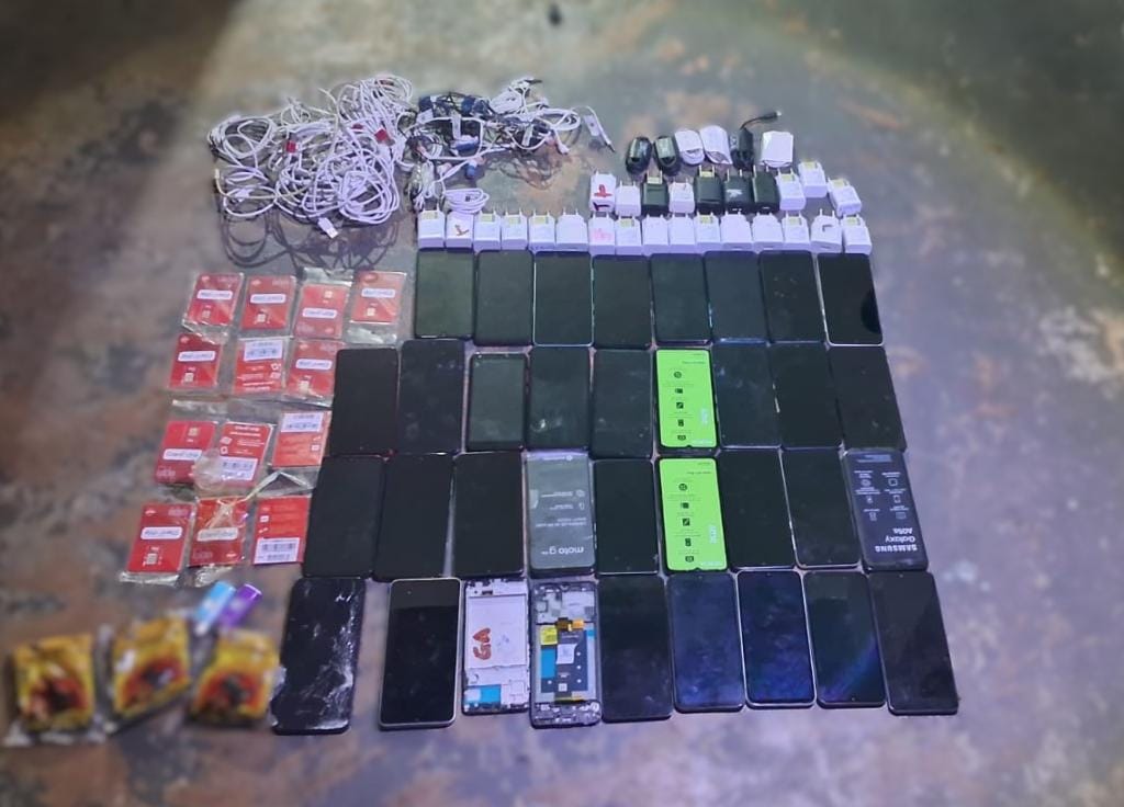 Policiais penais evitam que 32 celulares entrem em carceragem de penitenciária
