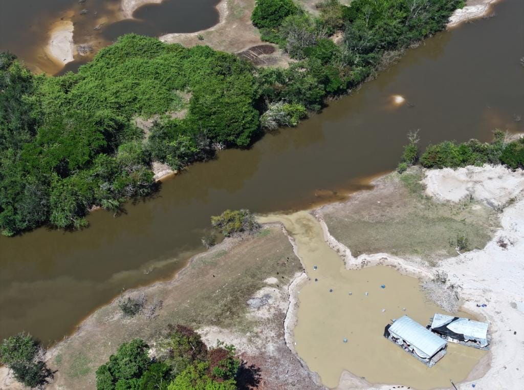 Garimpo ilegal ameaça abastecimento de água de 50 mil habitantes em Mato Grosso