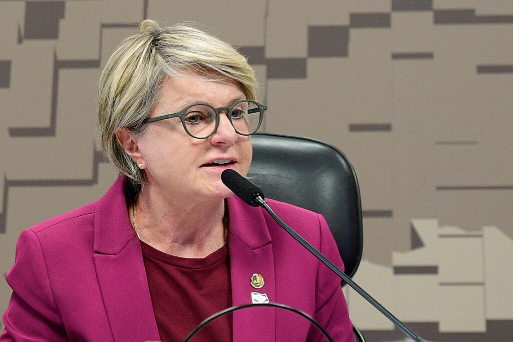 Senadora diz que aumento de vagas na Câmara é “absurdo” e promete votar contra