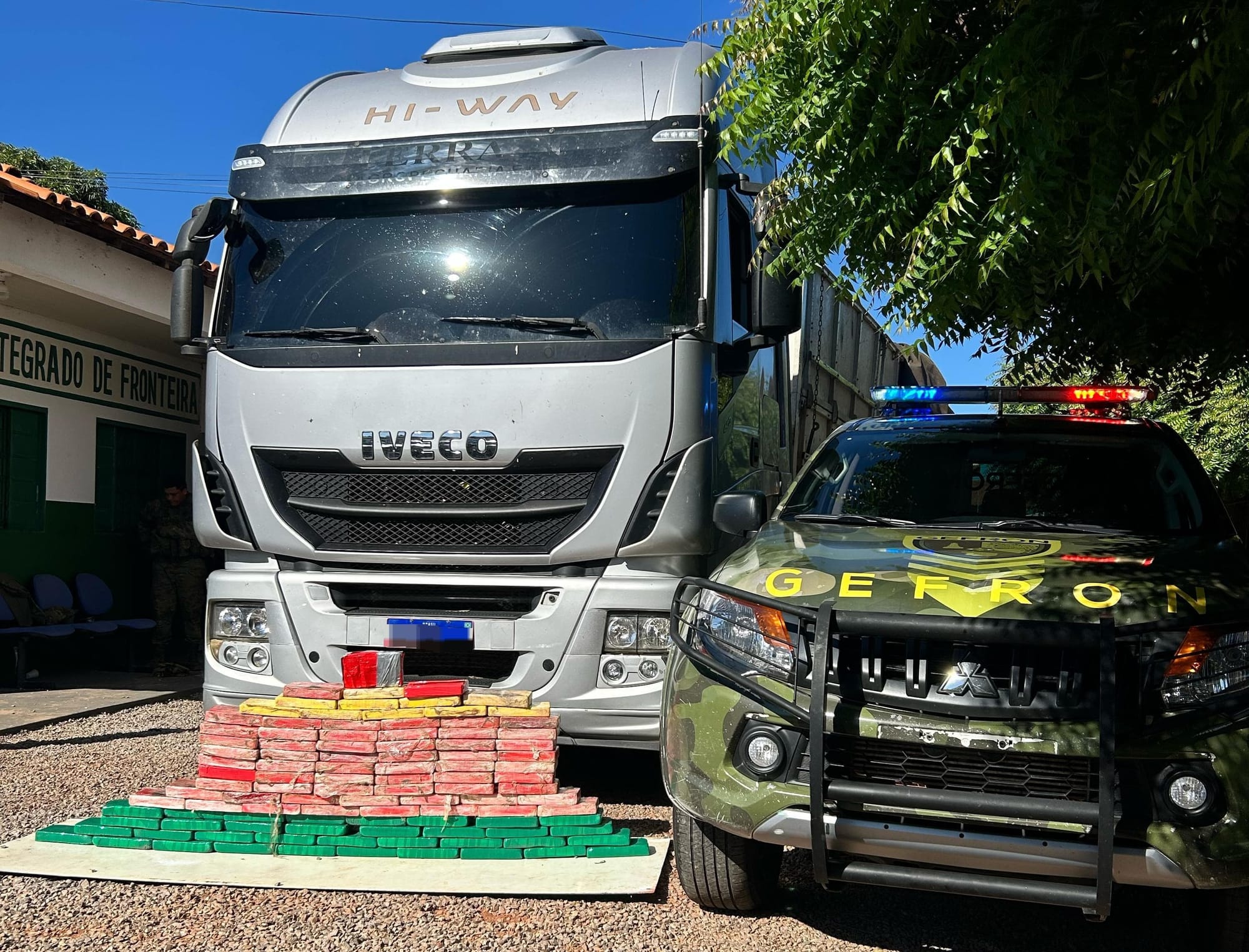 Caminhoneiro é preso em MT transportando R$ 3,2 milhões em cocaína em carga de grãos