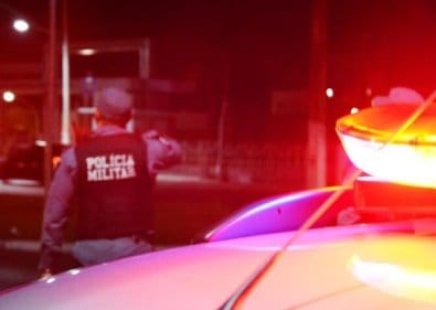 Mulher é assassinada dentro de casa na frente do companheiro de madrugada