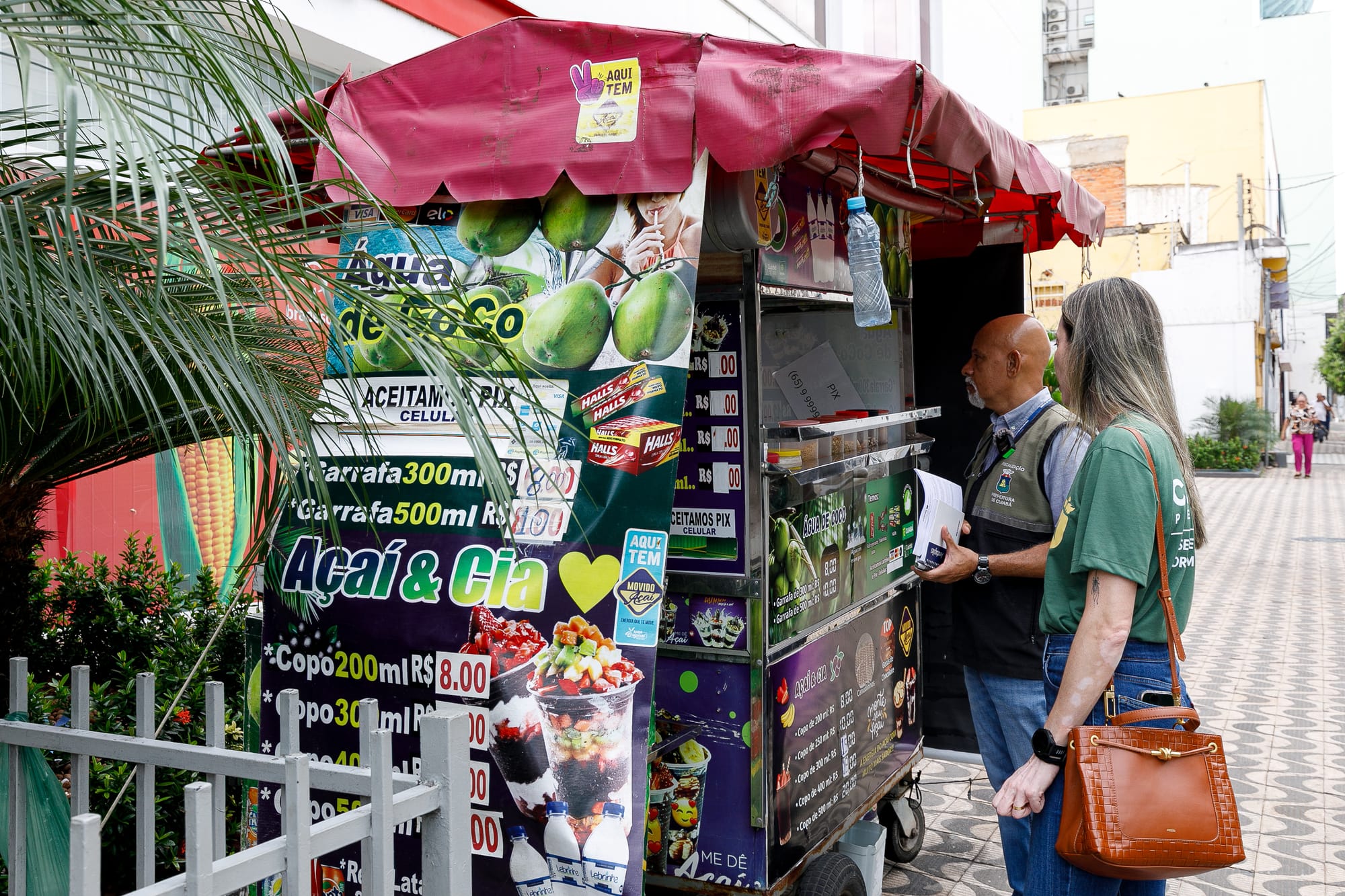 Ambulantes são notificados pela prefeitura para deixar a região central de Cuiabá