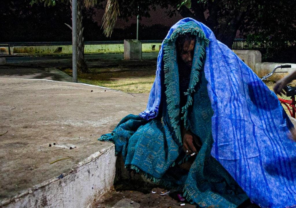 VG faz ação para acolher pessoas em situação de rua com distribuição de sopa e cobertores