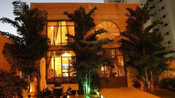 Exposição 'Efêmera Relíquia' transforma lembranças em arte na Casa do Parque