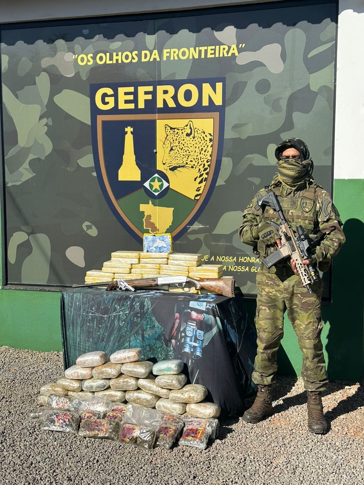 "Mulas do tráfico" morrem em confronto com o Gefron na fronteira de Cáceres; drogas apreendidas